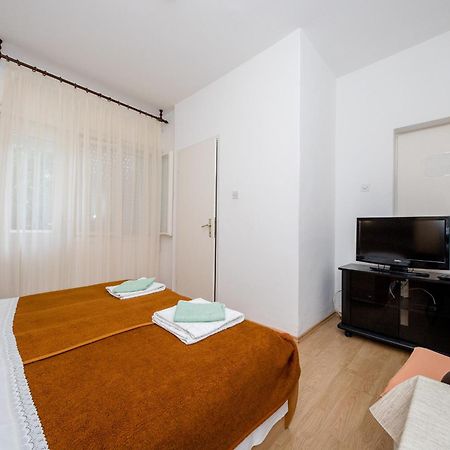Apartments Mladenka In Banjol Szoba fotó