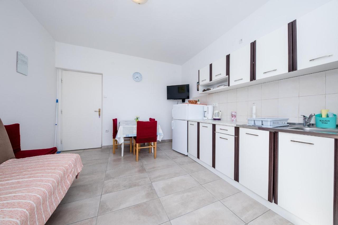 Apartments Mladenka In Banjol Kültér fotó