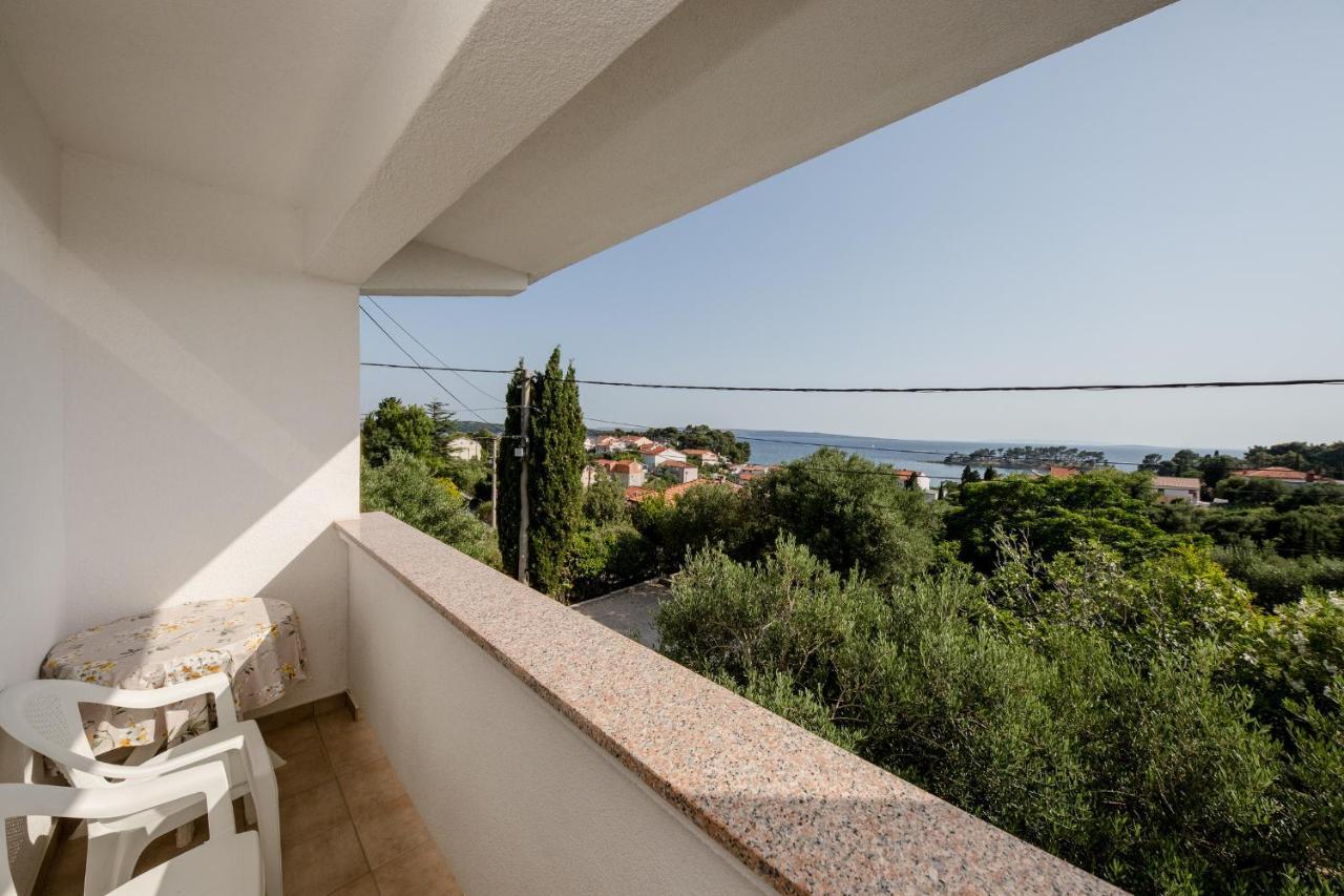 Apartments Mladenka In Banjol Kültér fotó
