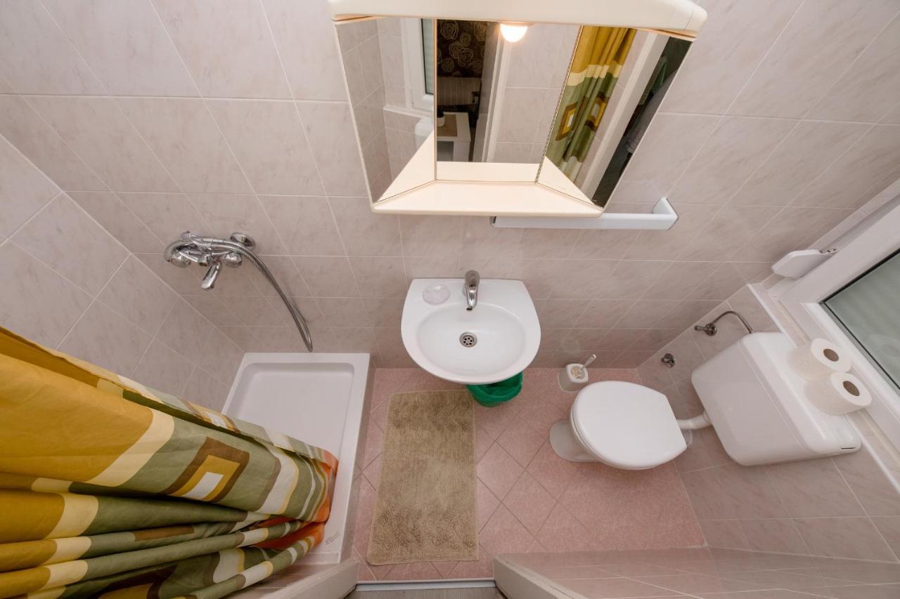 Apartments Mladenka In Banjol Kültér fotó