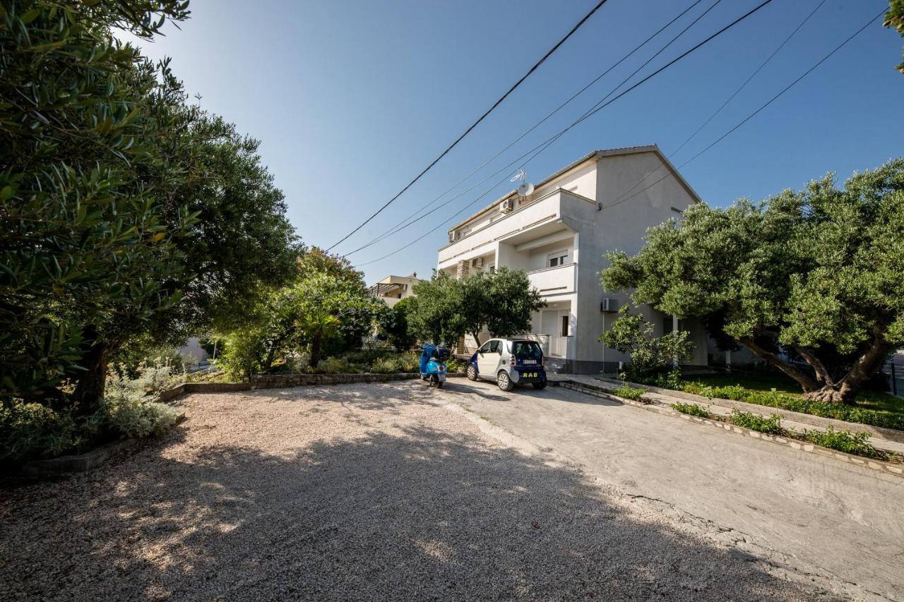 Apartments Mladenka In Banjol Kültér fotó
