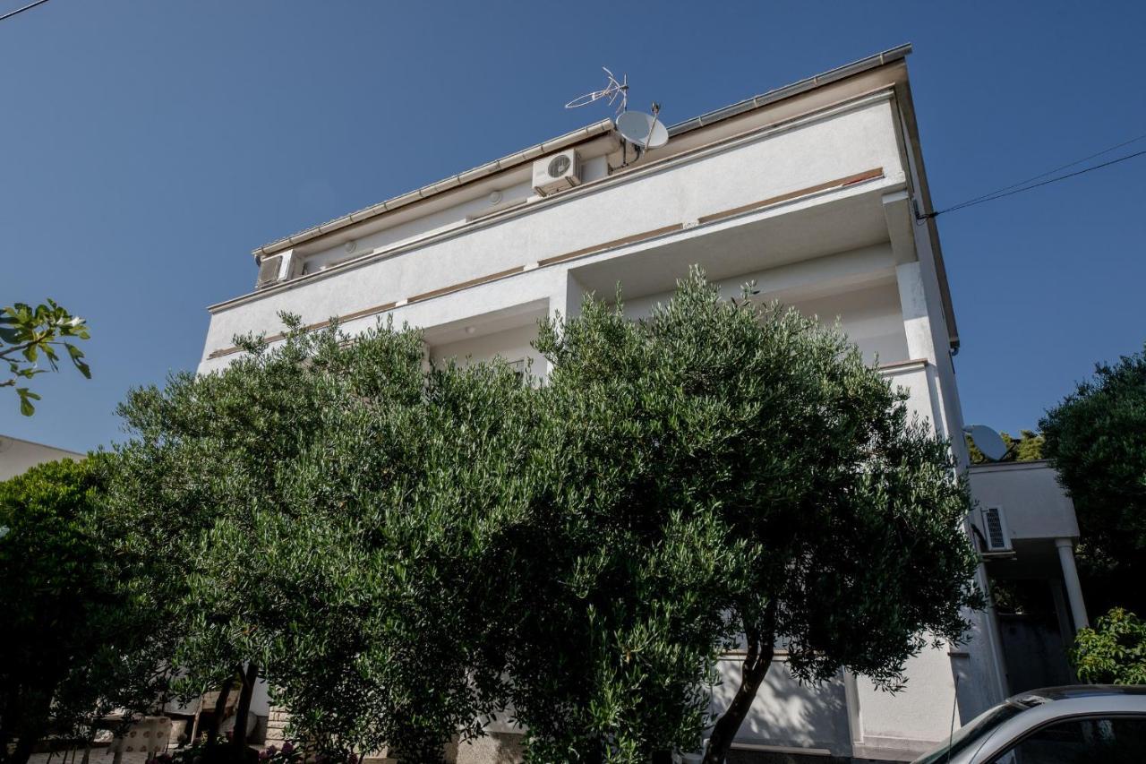 Apartments Mladenka In Banjol Kültér fotó