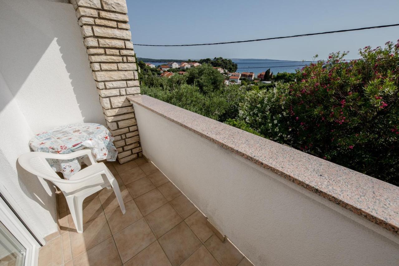 Apartments Mladenka In Banjol Kültér fotó