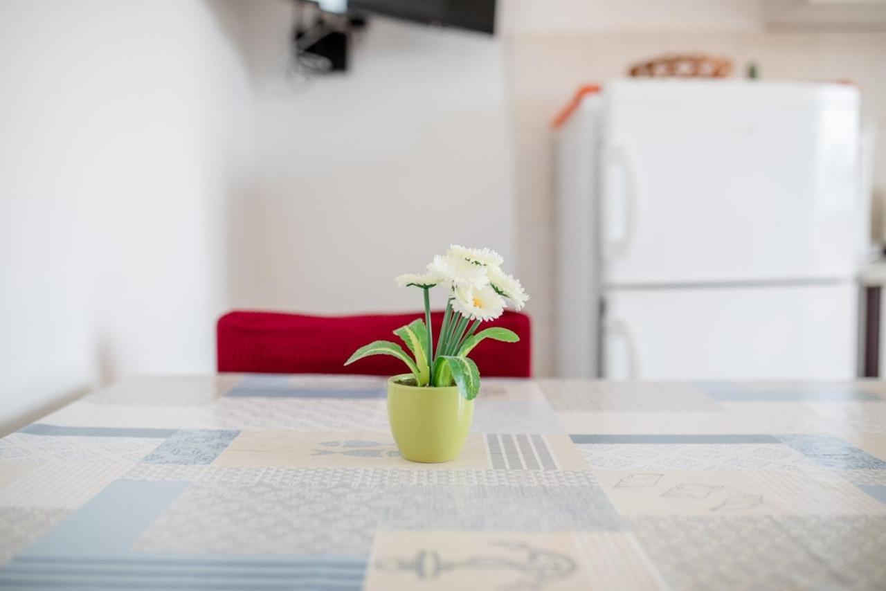Apartments Mladenka In Banjol Kültér fotó