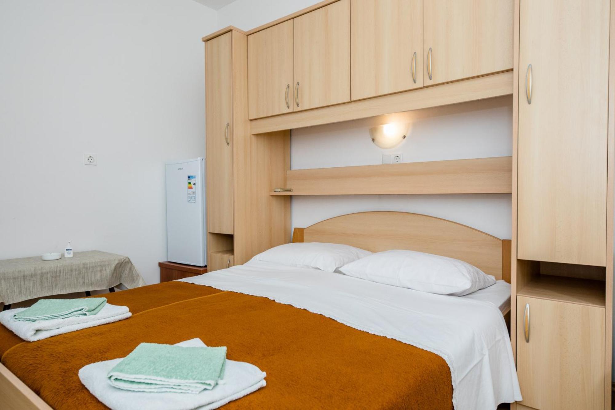 Apartments Mladenka In Banjol Szoba fotó